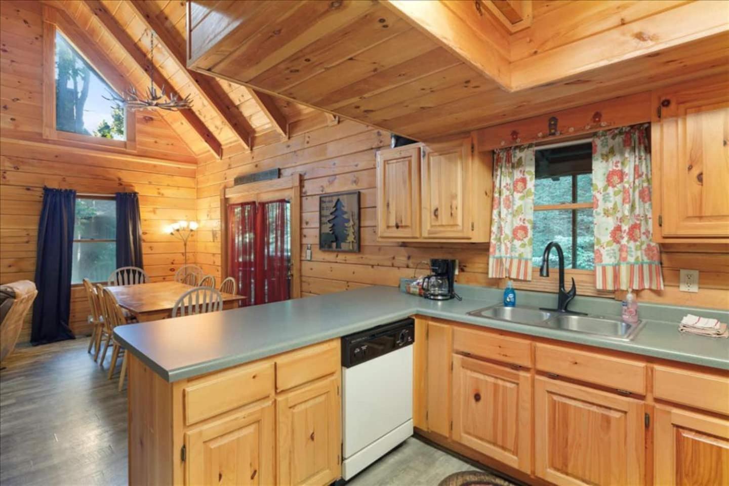 5Br Smoky Cabin Hot Tub, Games, 1 Mi To Parkway Pigeon Forge Exteriér fotografie