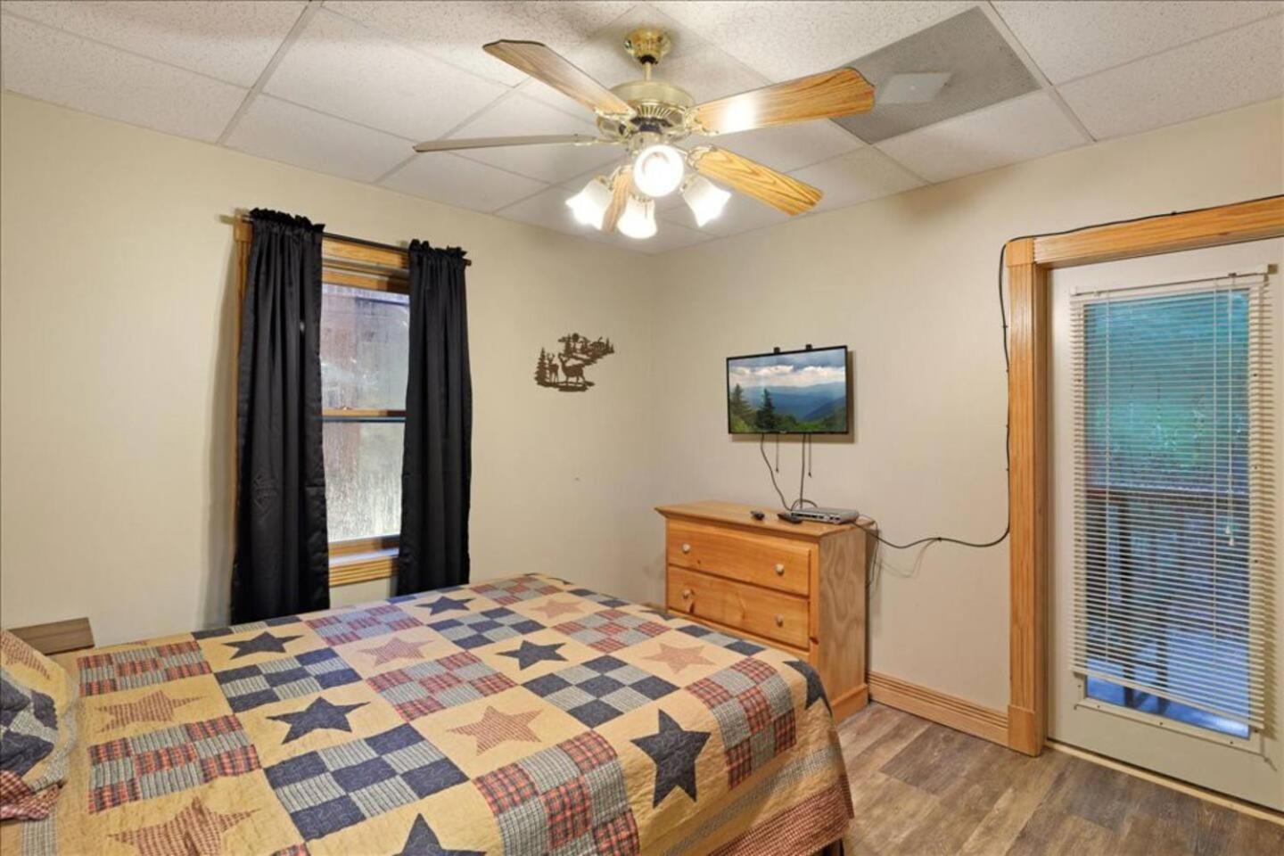 5Br Smoky Cabin Hot Tub, Games, 1 Mi To Parkway Pigeon Forge Exteriér fotografie